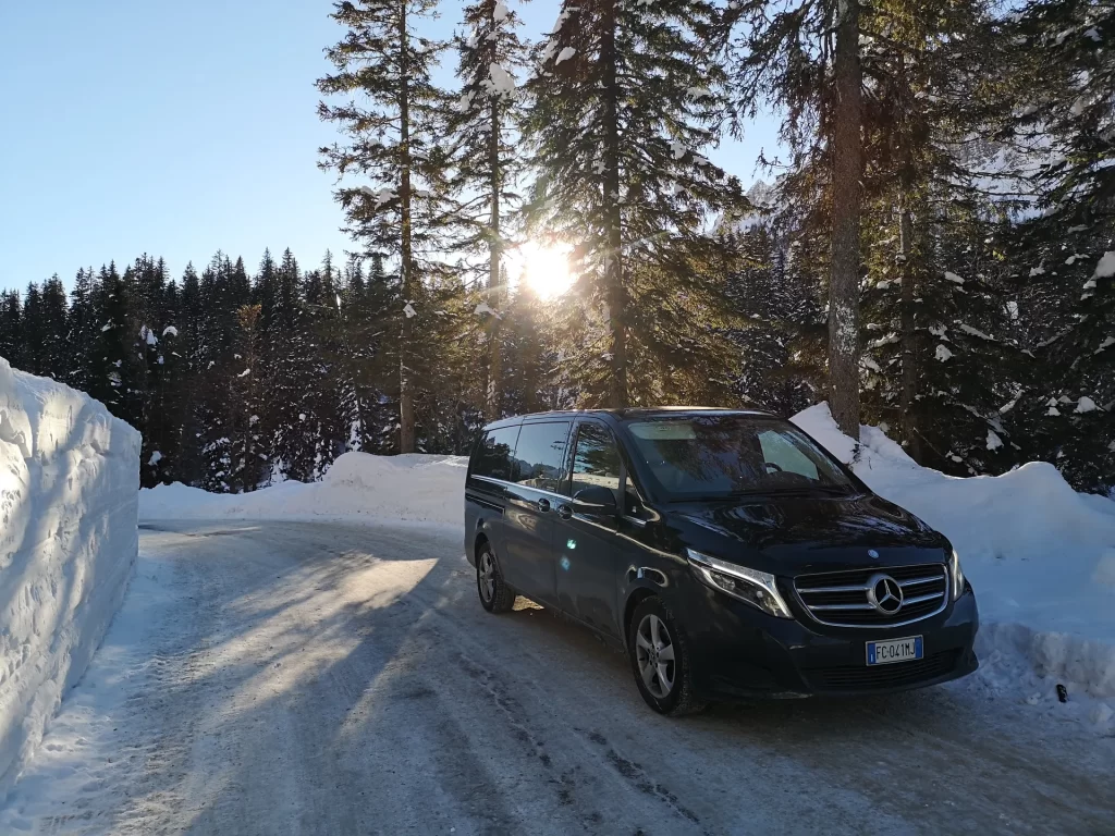 Mercedes minivan in winter transfer to Treviso